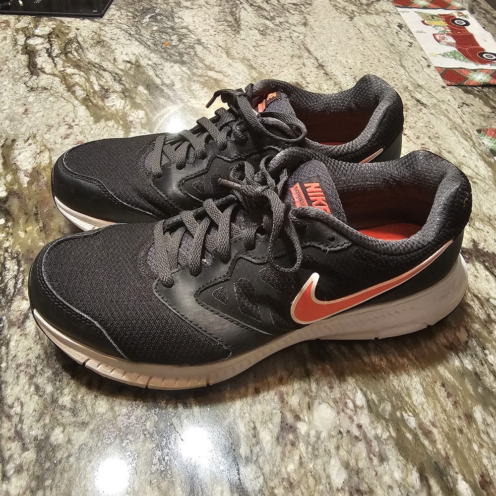 Nike Women's Black and Red Athletic Shoes